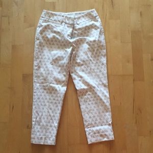 White Capri pants with tan triangle design